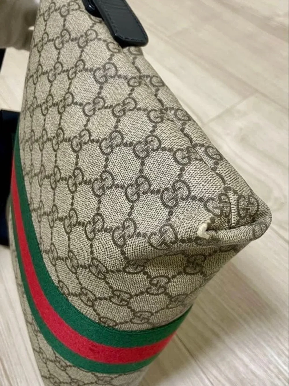 Gucci messenger bag